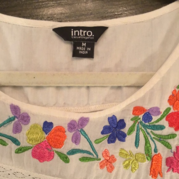 intro Women’s White Floral Top - Picture 3 of 3
